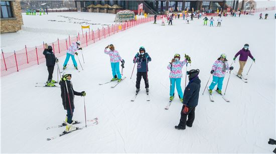 “冬奥冰雪·吉致视界”外籍友人“畅冰雪”“品文化”