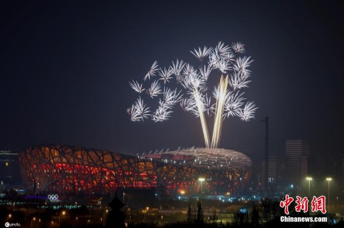 1月22日，北京冬奥会开幕式在国家体育场“鸟巢”举行了第二次彩排。本次彩排进行了全流程、全要素演练，绚烂焰火于当晚点亮了“鸟巢”夜空。图片来源：ICphoto